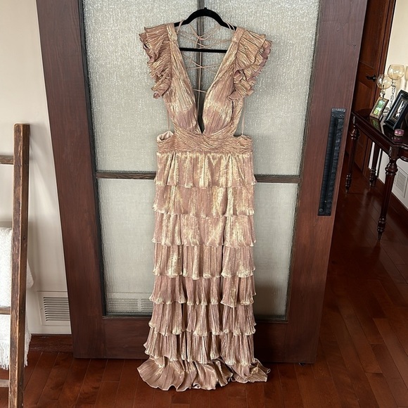 Mac Duggal
Ieena Metallic Tiered Gown size 12 NEW $498 - Picture 5 of 15